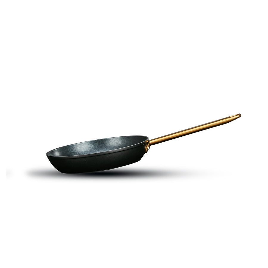 מחבת 20 ס"מ ENIGMA NONSTICK שחור ידיות זהב
