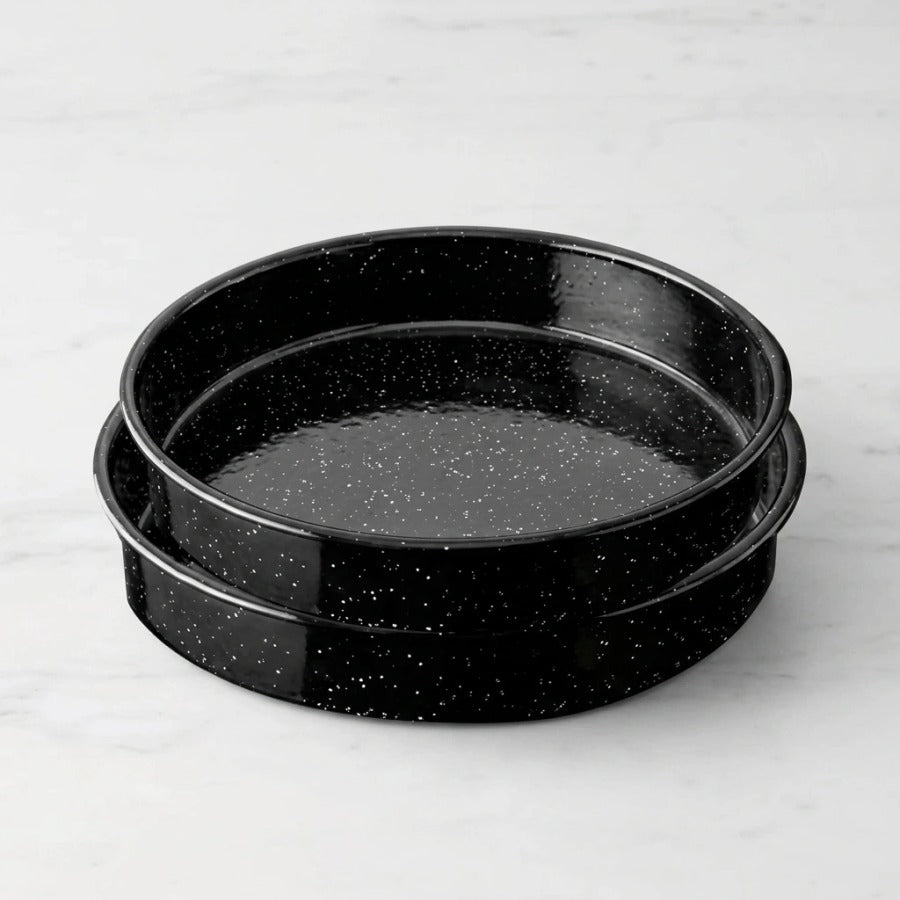 סט 2 תבניות עגולות אמייל 26X6 / 32X6 ס"מ ENAMELWARE שחור | סט 2 תבניות עגולות אמייל 26X6 / 32X6 ס"מ ENAMELWARE שחור | Food Appeal