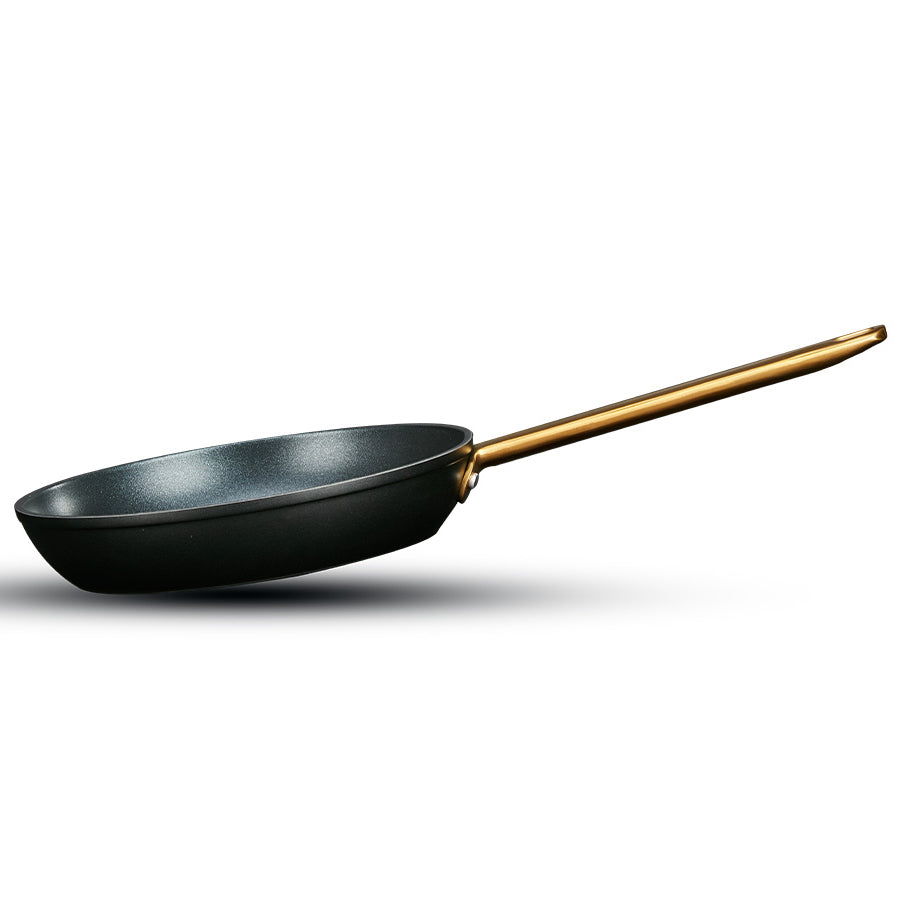 מחבת 32 ס"מ ENIGMA NONSTICK שחור ידיות זהב