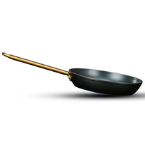 מחבת 32 ס"מ ENIGMA NONSTICK שחור ידיות זהב