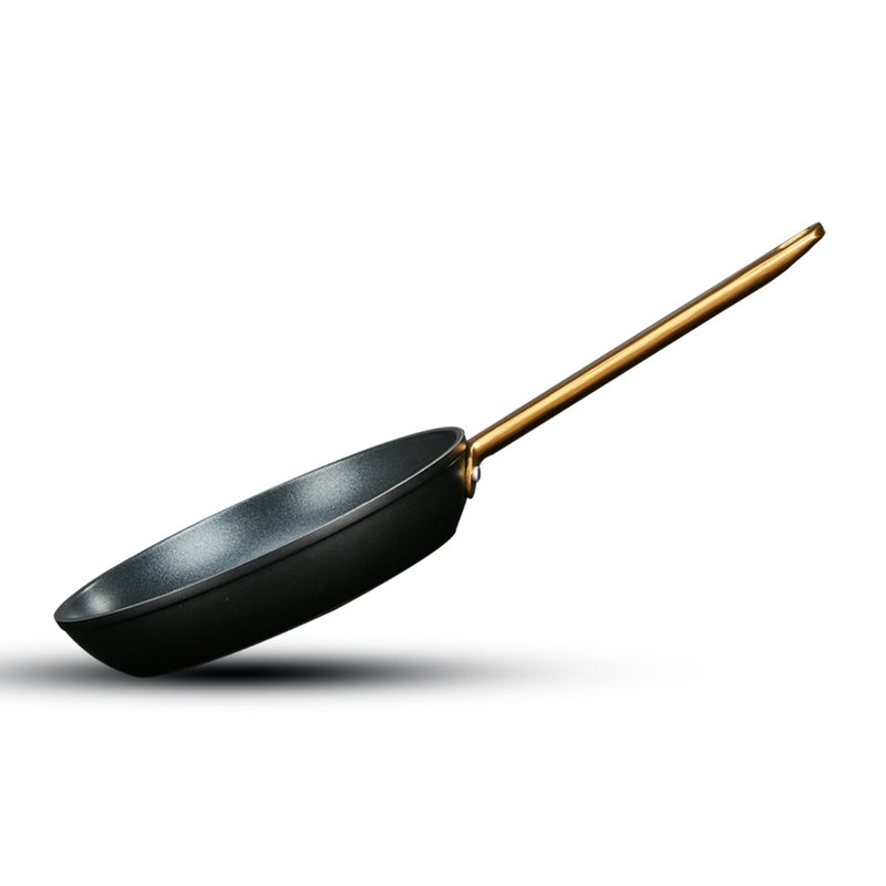 מחבת 24 ס"מ ENIGMA NONSTICK שחור ידיות זהב