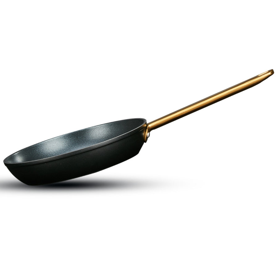 מחבת 28 ס"מ ENIGMA NONSTICK שחור ידיות זהב