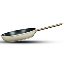 מחבת 32 ס"מ ENIGMA NONSTICK קרם ידיות שמפניה