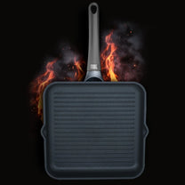 מחבת גריל 28 ס"מ TITANIUM FLAME ידית שחורה