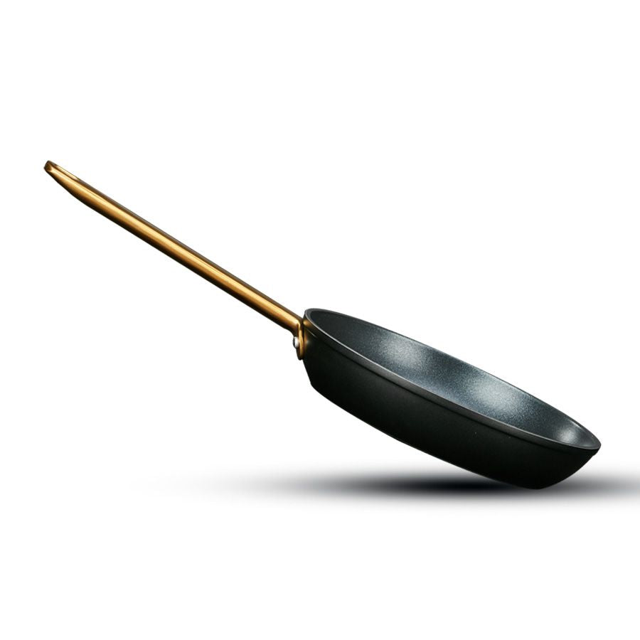מחבת 24 ס"מ ENIGMA NONSTICK שחור ידיות זהב