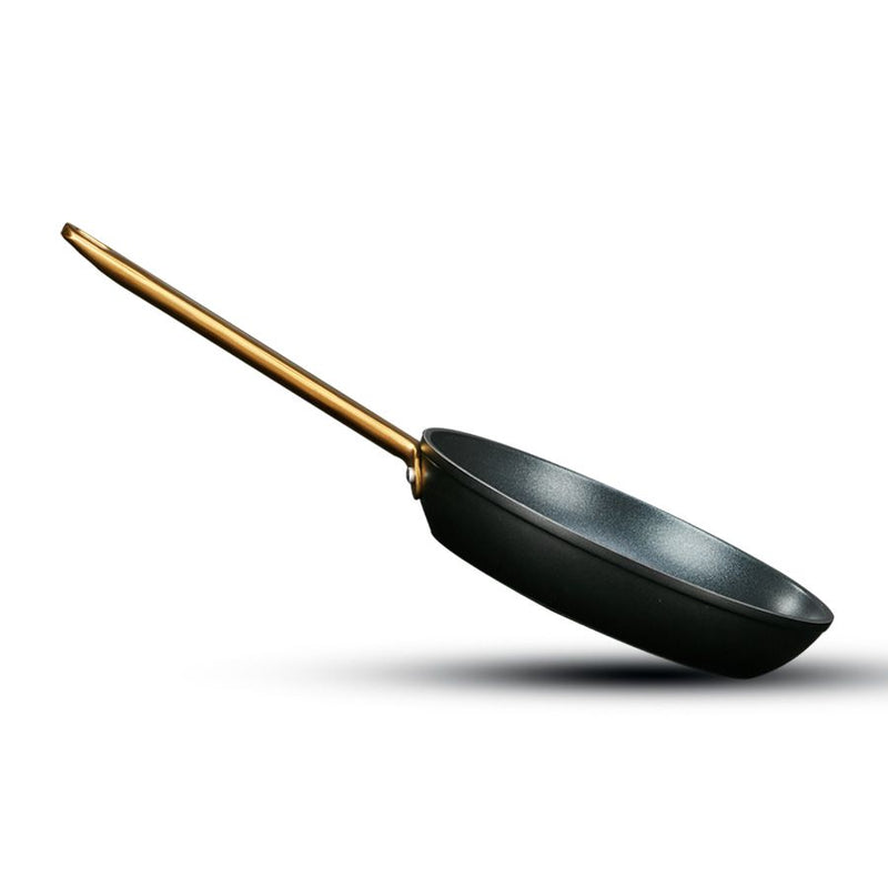 מחבת 24 ס"מ ENIGMA NONSTICK שחור ידיות זהב