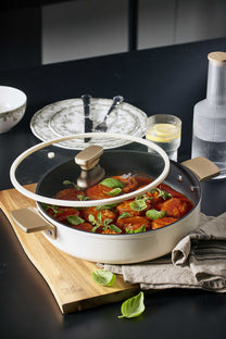 סוטאז' 28 ס"מ ENIGMA NONSTICK ליטר קרם ידיות שמפניה